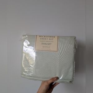 NWT Twin Bedsheets Sage Green Macy's